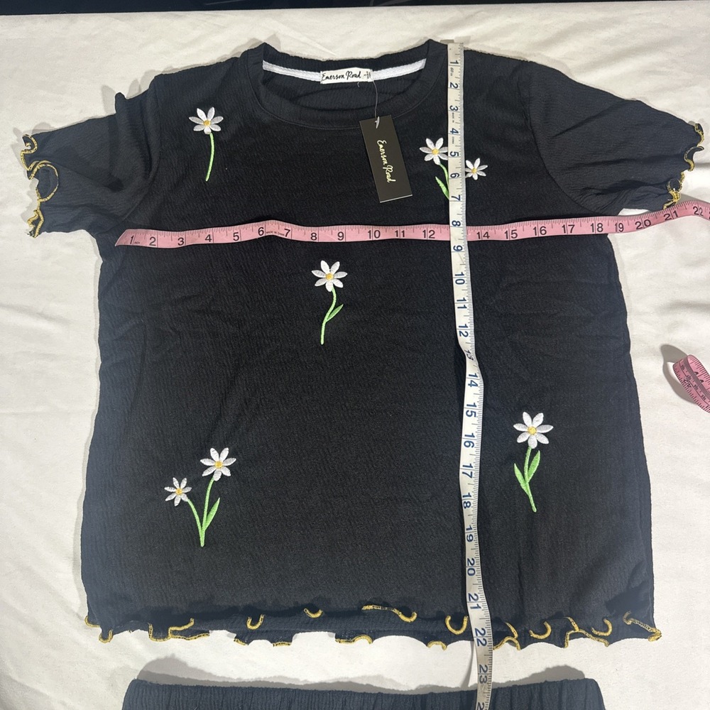 NEW $68 Emerson Road [ Small ] 2 Piece Set Daisy Pajamas Tee + Shorts Black 7069 - Picture 2 of 14